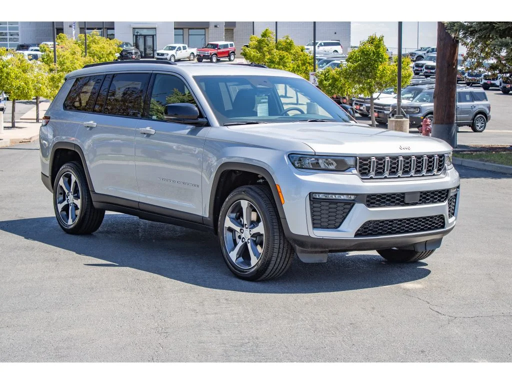 New 2026 SILVER ZYNITH Jeep Limited image 2