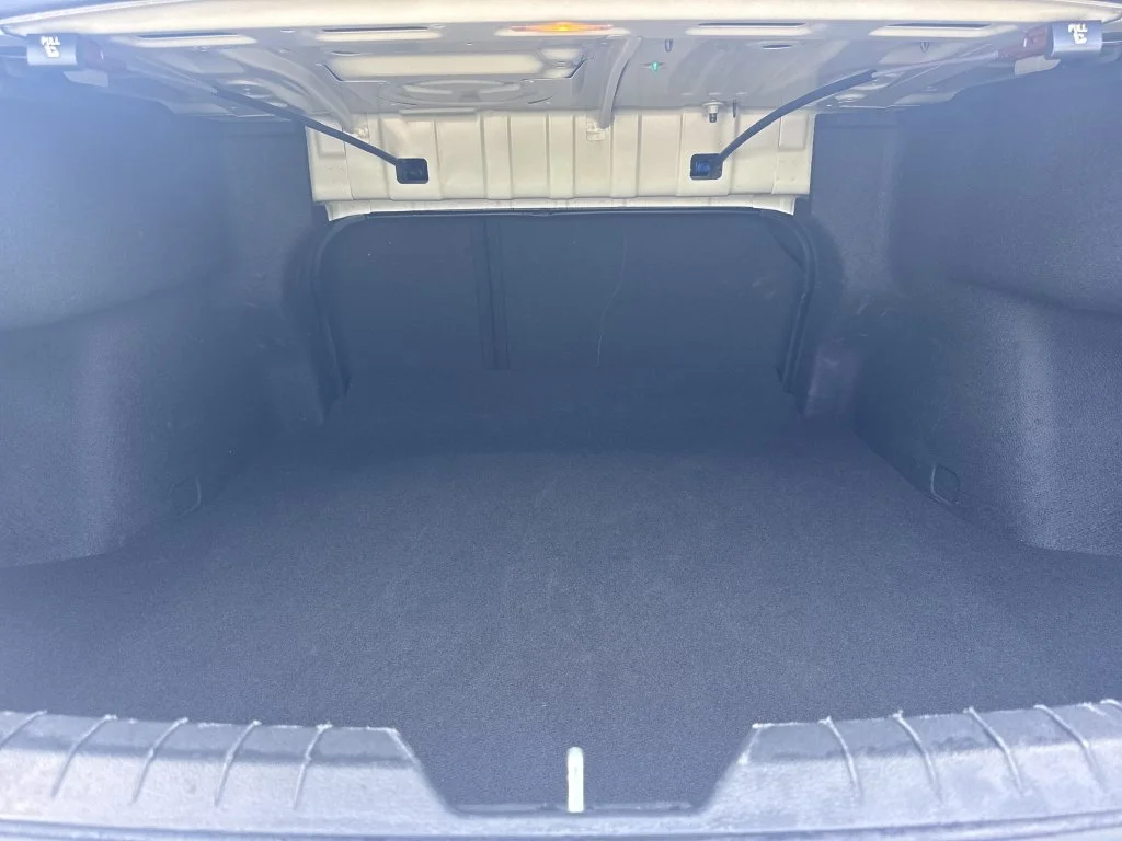 Used 2026 White Kia LXS image 18