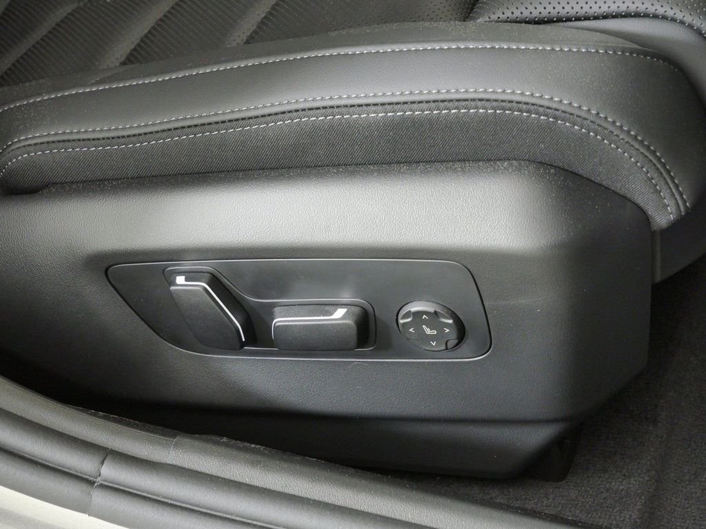 New 2027 Oxide Grey Metallic BMW 540i xDrive image 22