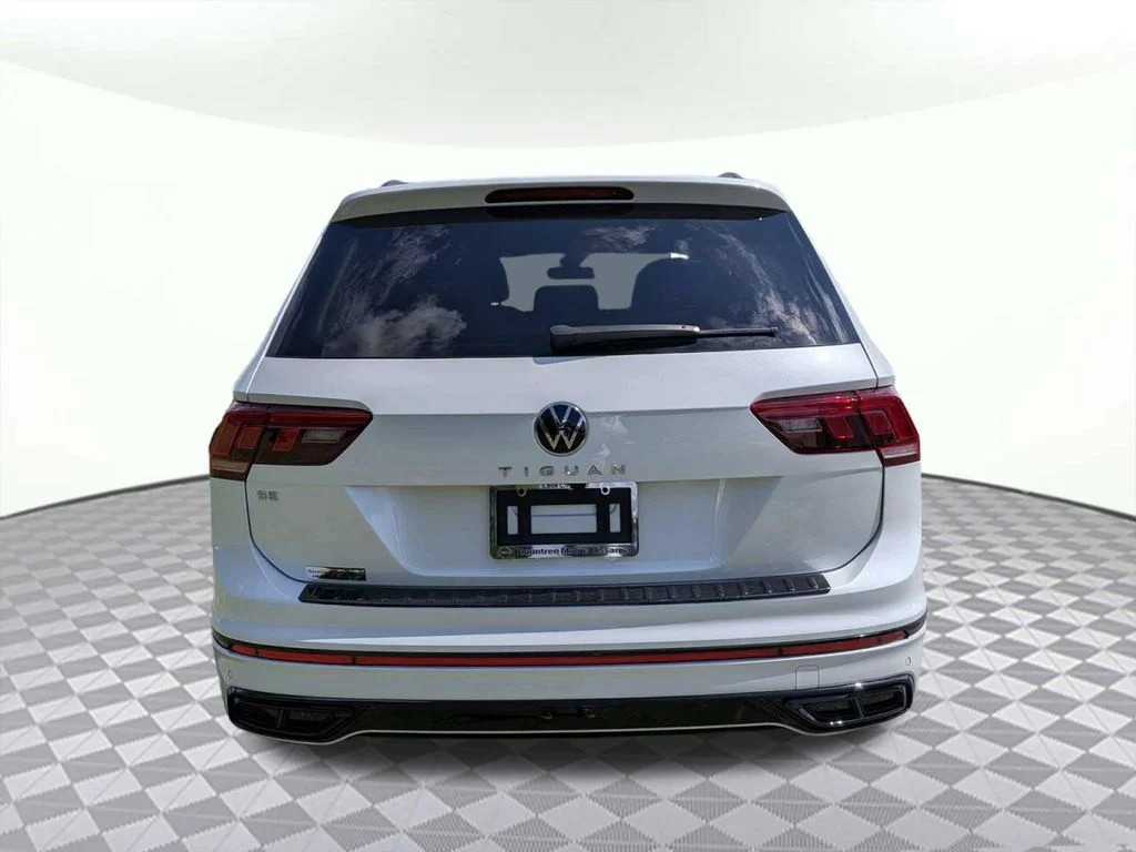 Used 2023  Volkswagen 2.0T SE R-Line Black image 4
