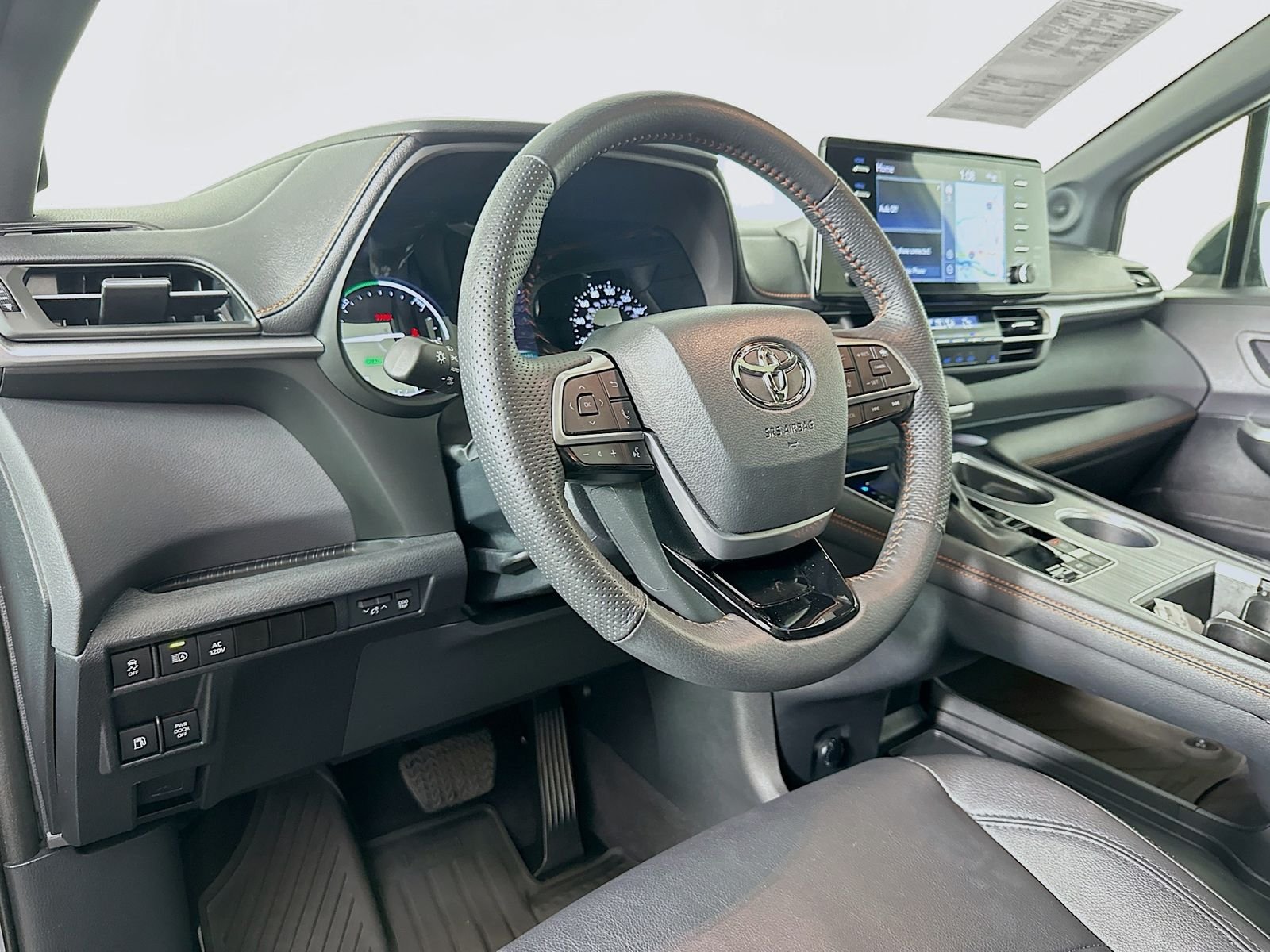 Used 2023 Cement Toyota XSE image 9