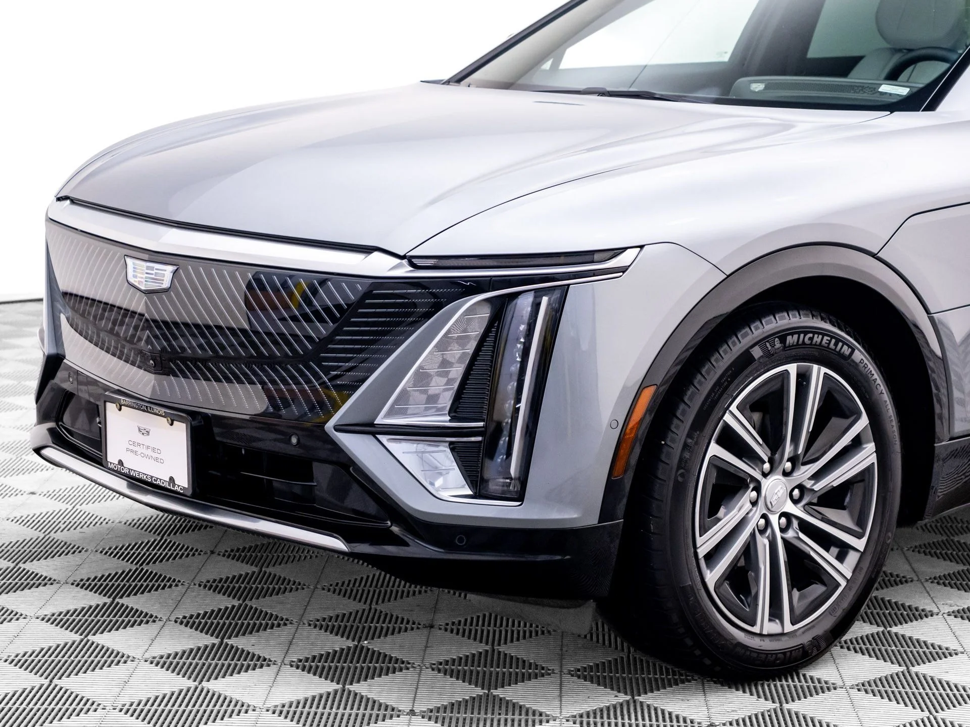 Used 2024 Silver Cadillac Luxury image 39