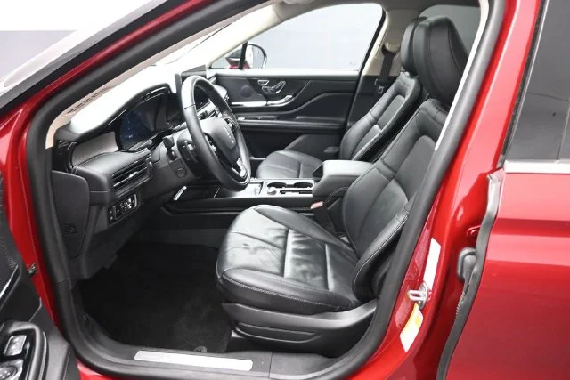 Used 2023 Red Lincoln Grand Touring image 10