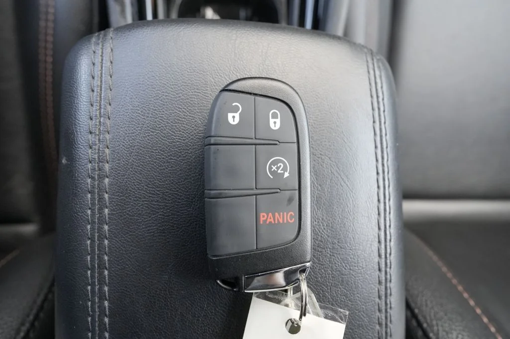 Used 2024 Silver Jeep Limited image 40