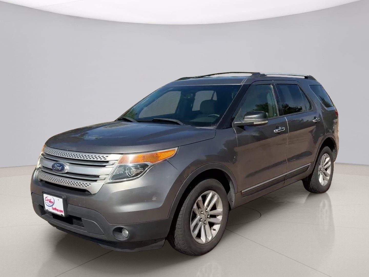 Used 2013 Gray Ford XLT image 1