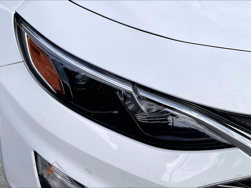 Used 2024 White Chevrolet LT image 31