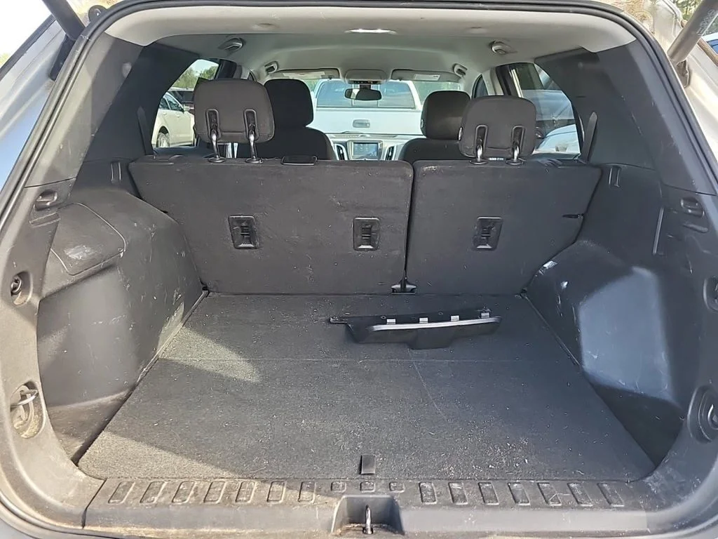 Used 2018 Silver Chevrolet LT image 9
