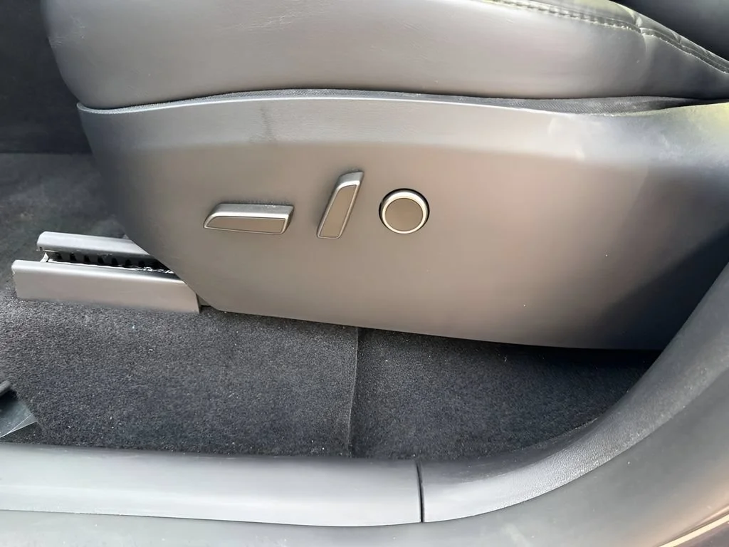 Used 2024  Tesla Long Range image 10