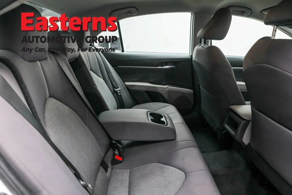 Used 2022 White Toyota LE image 21