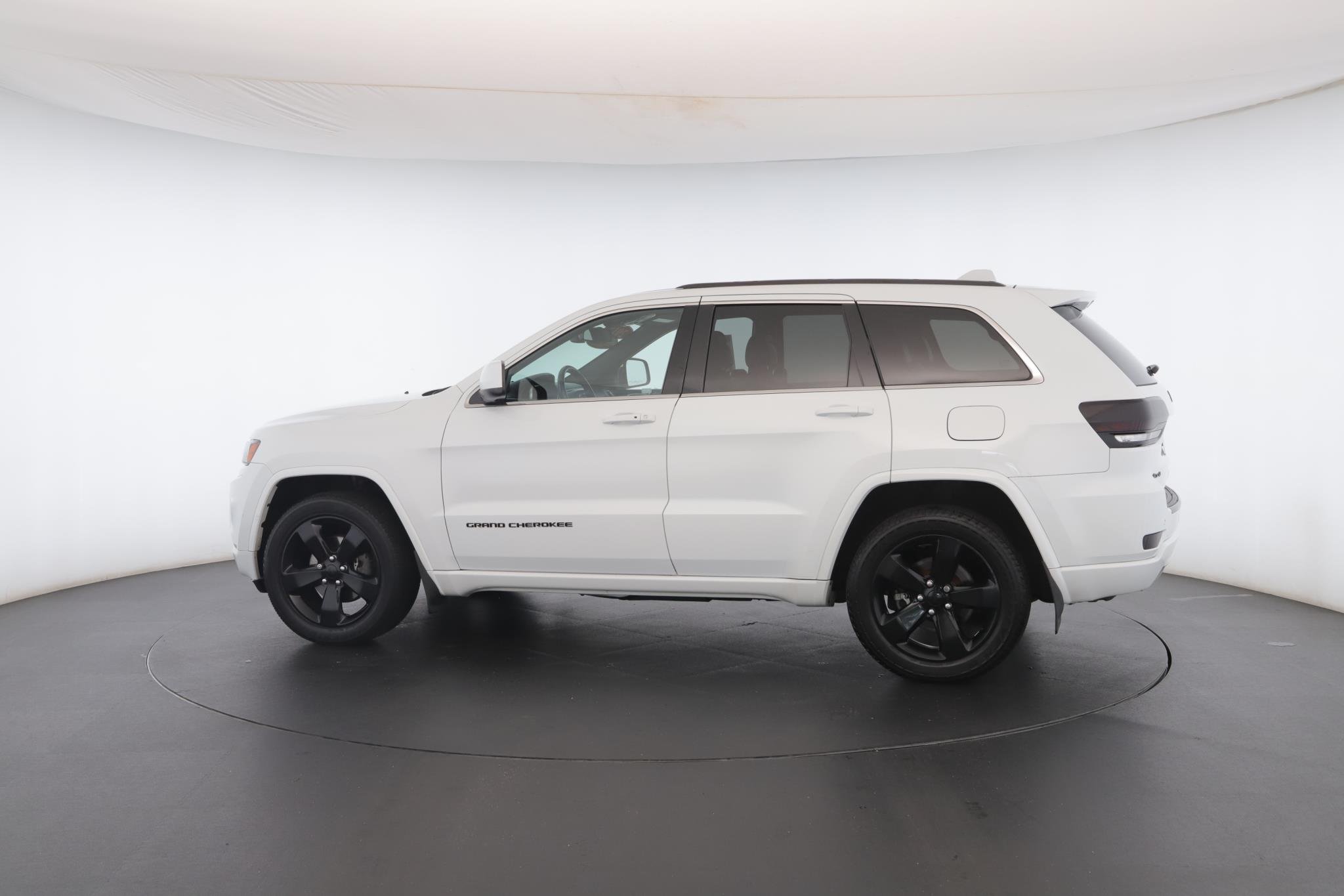 Used 2015 Bright White Clearcoat Jeep Altitude image 21