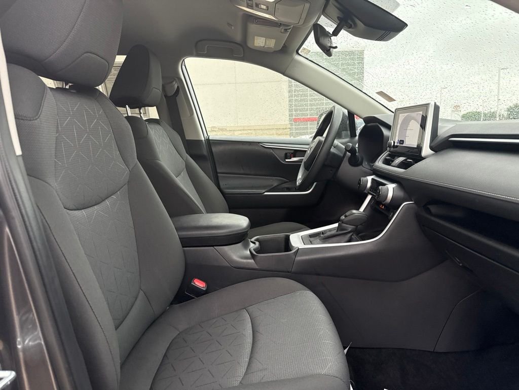 2024 Toyota RAV4 XLE - Photo 9
