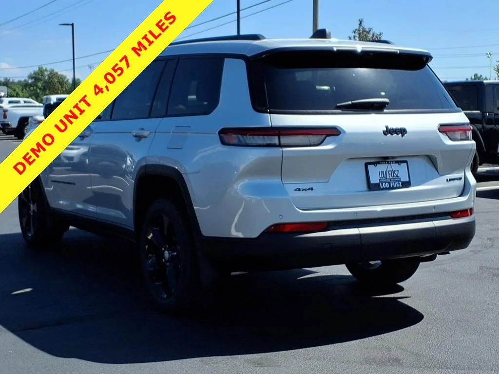 New 2025 Silver Zynith Exterior Paint Jeep Limited image 4