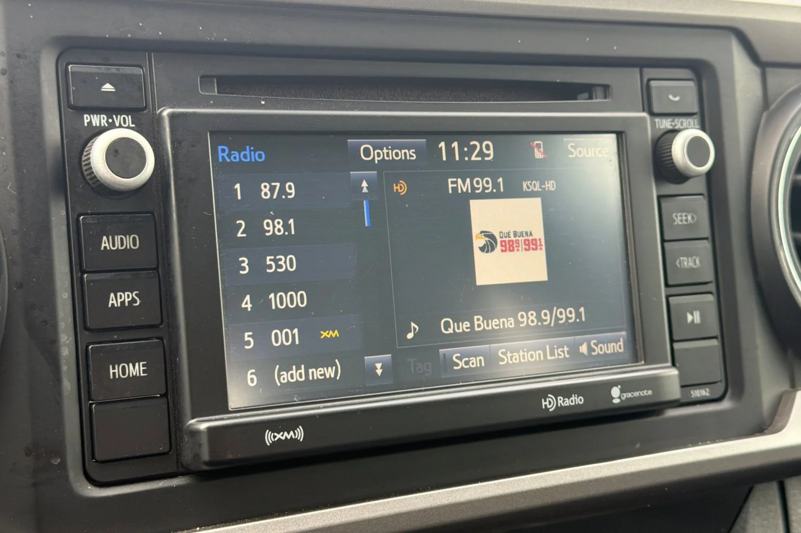 Used 2018 White Toyota SR5 image 22