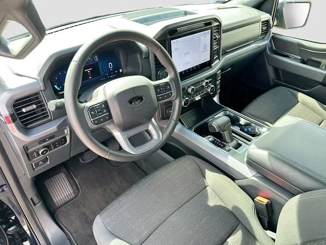 Used 2025 Blue Ford XLT image 9
