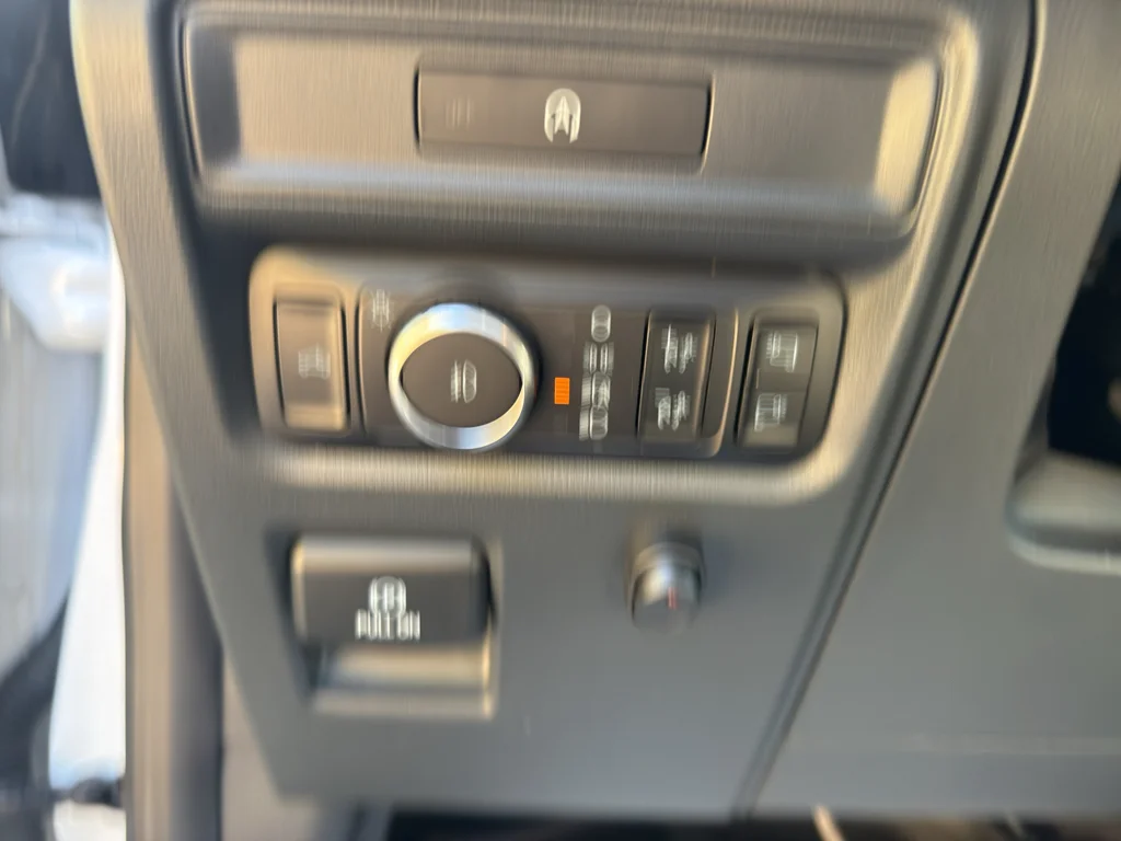 Used 2025 Oxford White Ford XLT image 26