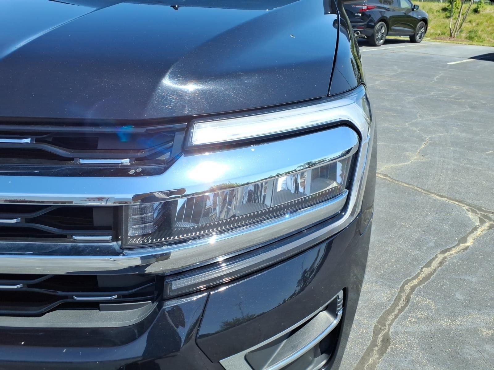 Used 2024  Ford Limited image 19