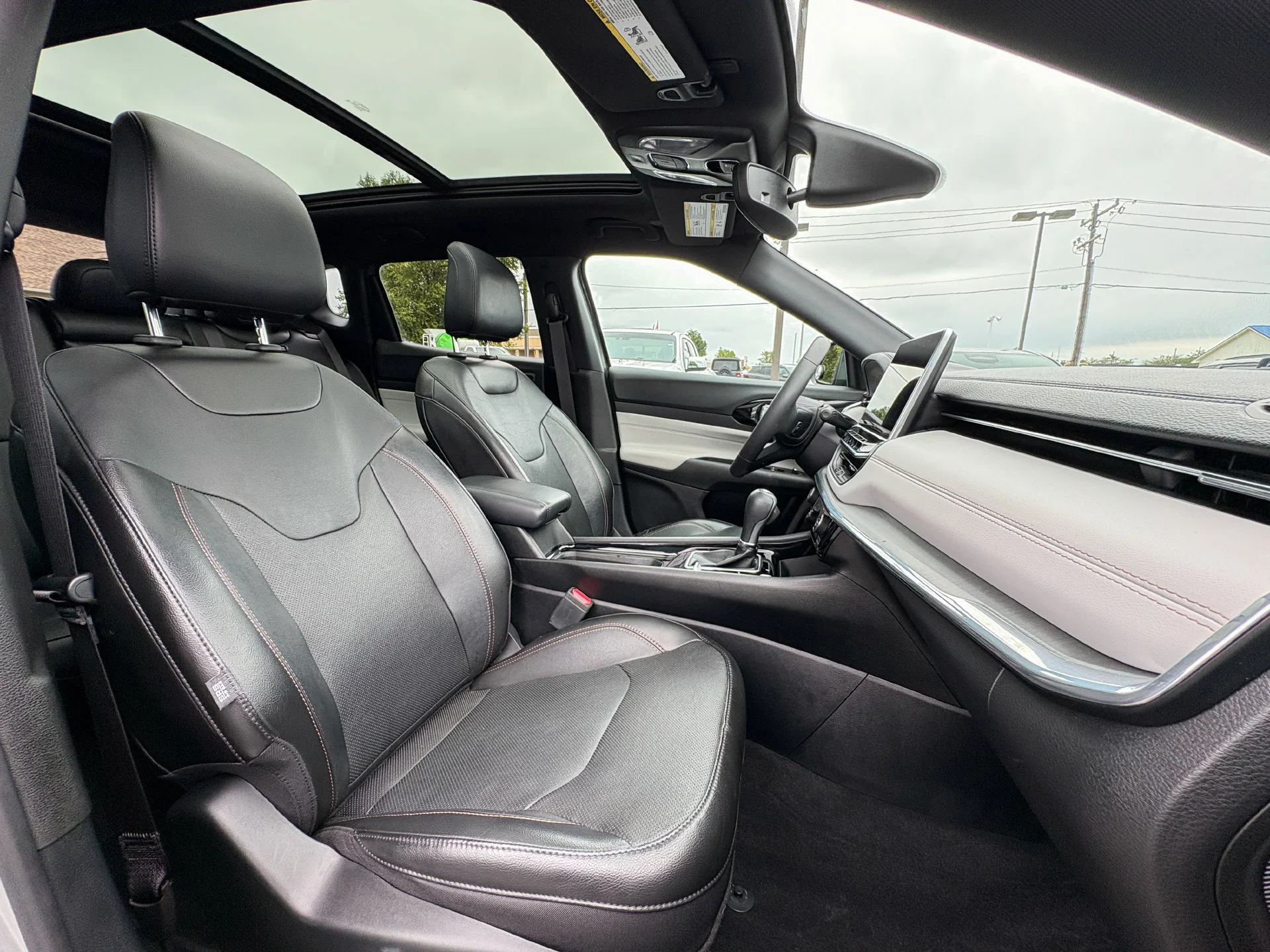 Used 2023 Gray Jeep Limited image 27