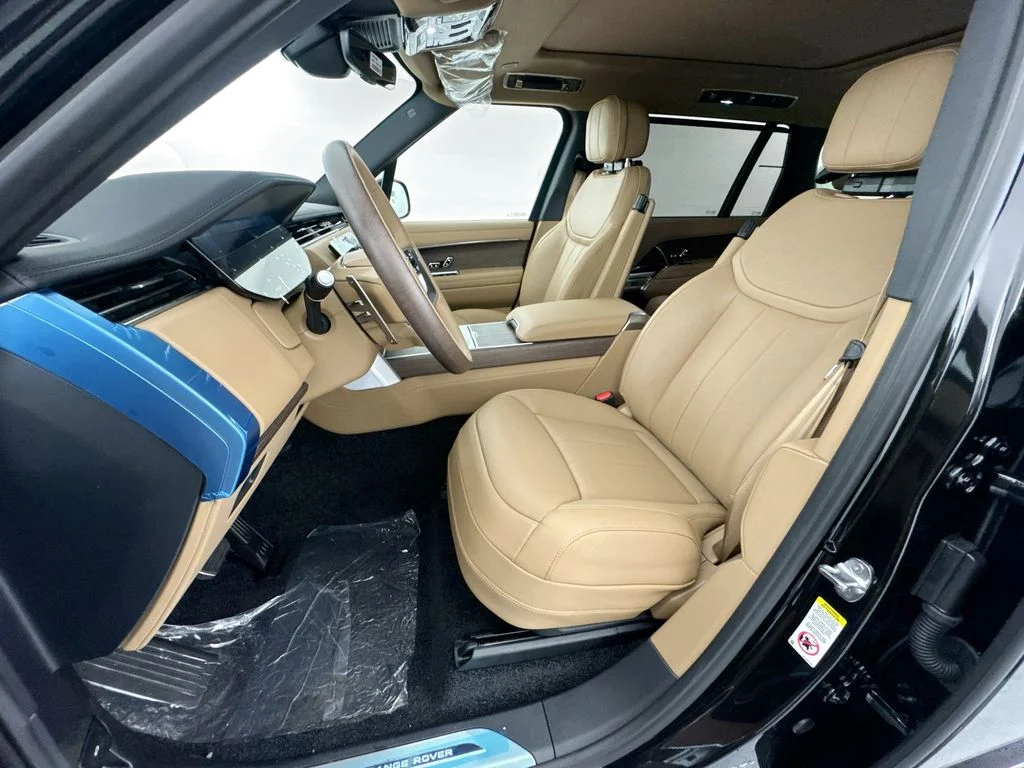 New 2026 Santorini Black Land Rover SE image 21