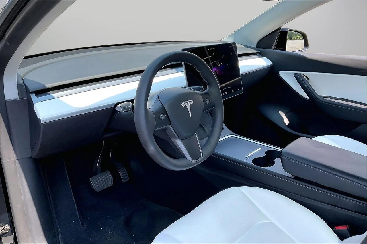 Used 2022  Tesla Long Range image 21