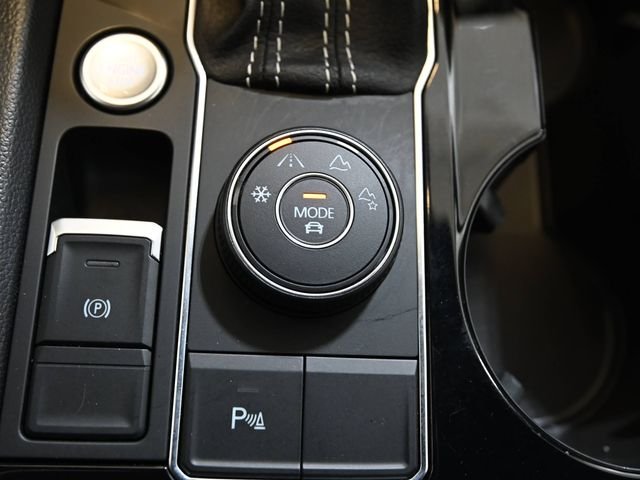Used 2023 Black Volkswagen 3.6L V6 SE w/Technology image 24