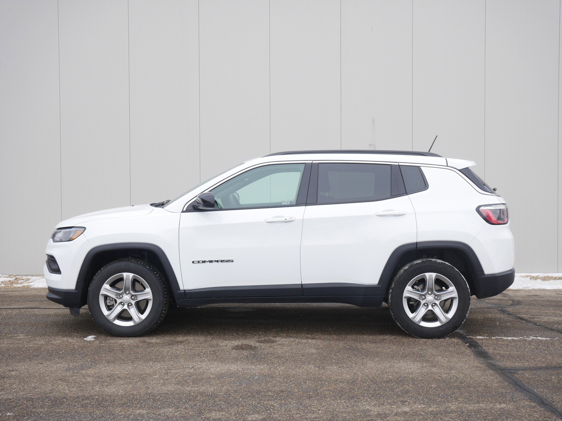 Used 2024 Jeep Compass Latitude with VIN 3C4NJDBN3RT606492 for sale in Hastings, Minnesota