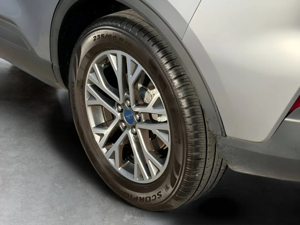 Used 2021 Iconic Silver Metallic Ford SEL image 9