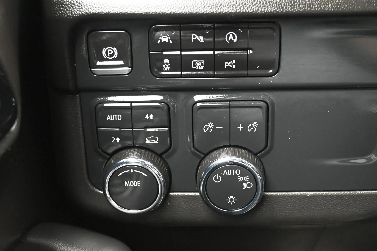 Used 2025 Summit White Chevrolet LT image 21
