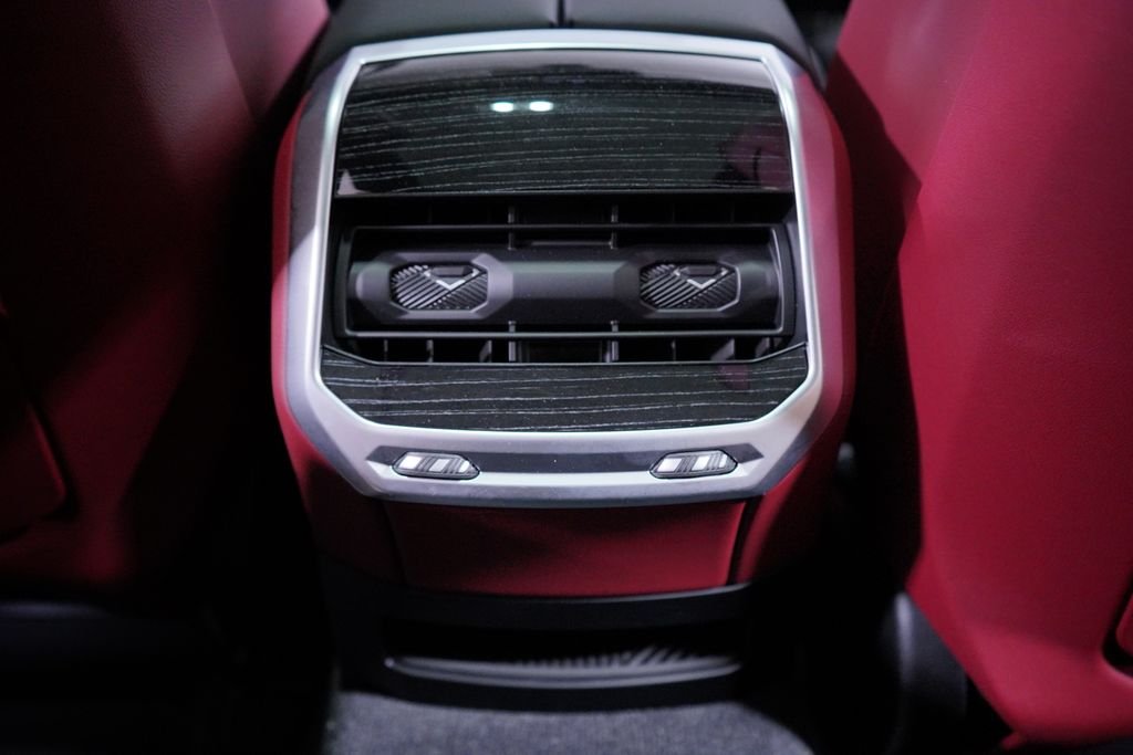 New 2026 Black Sapphire Metallic BMW 740i image 14