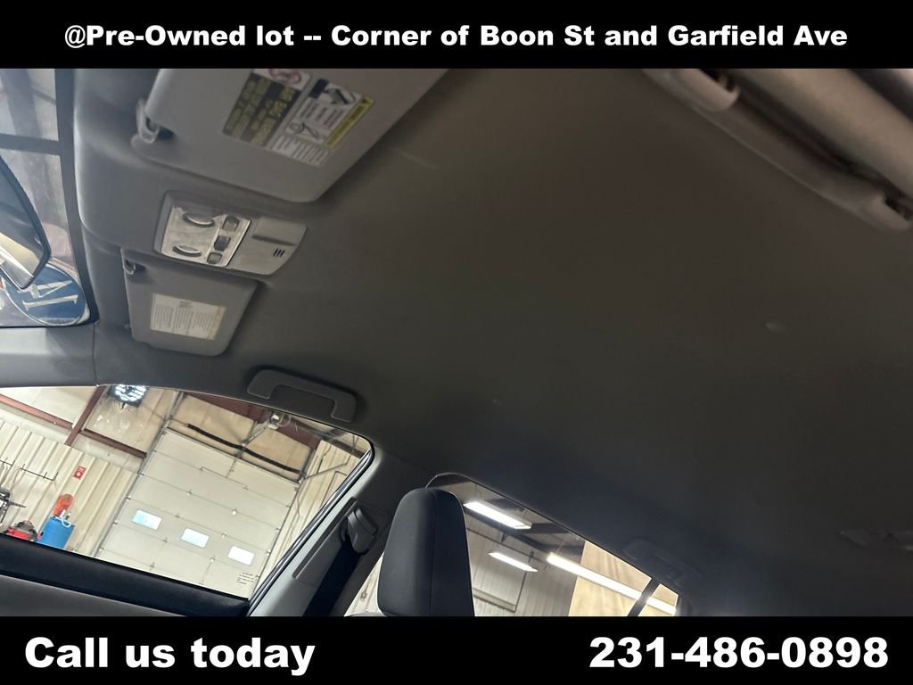 Used 2014 Gray Toyota LE image 13