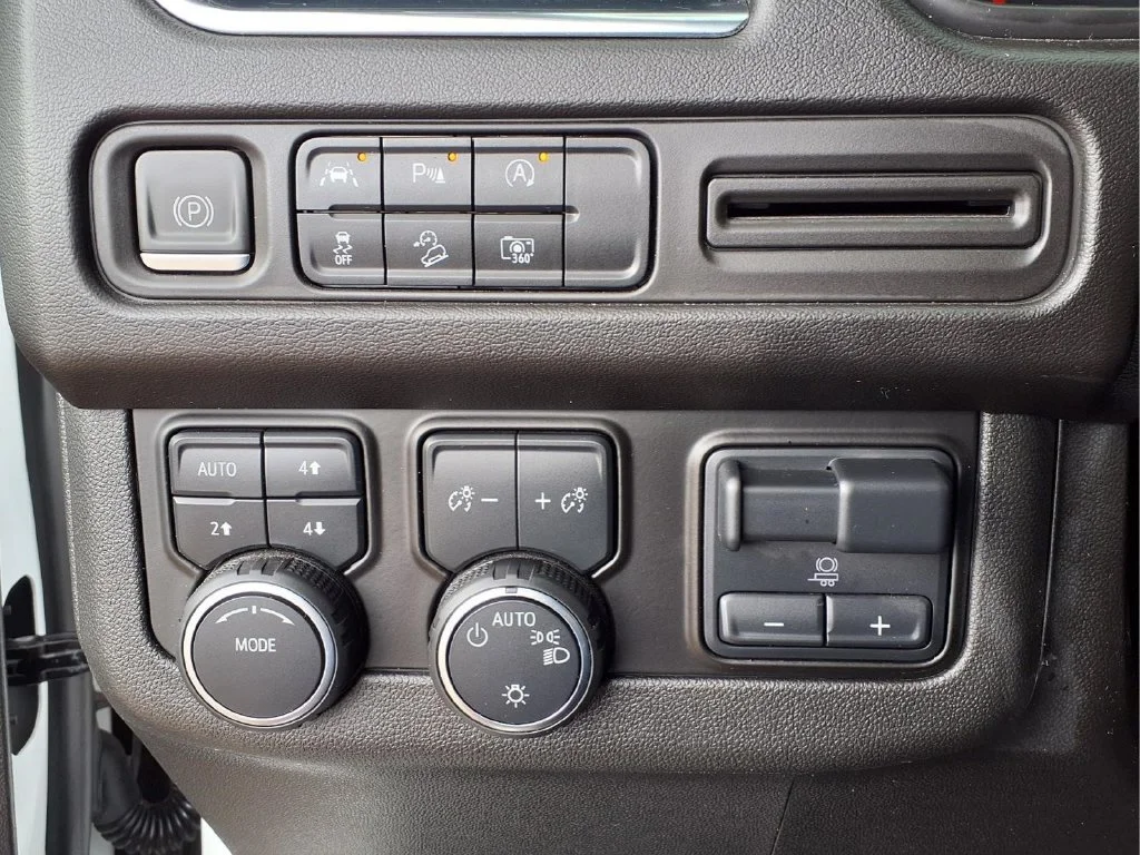 Used 2023 Summit White Chevrolet Z71 image 26