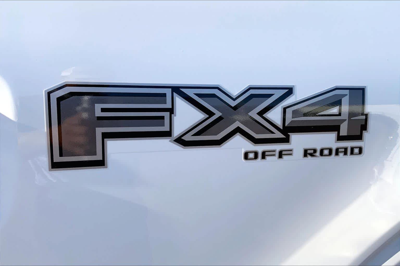 Used 2025 Oxford White Ford XLT image 31