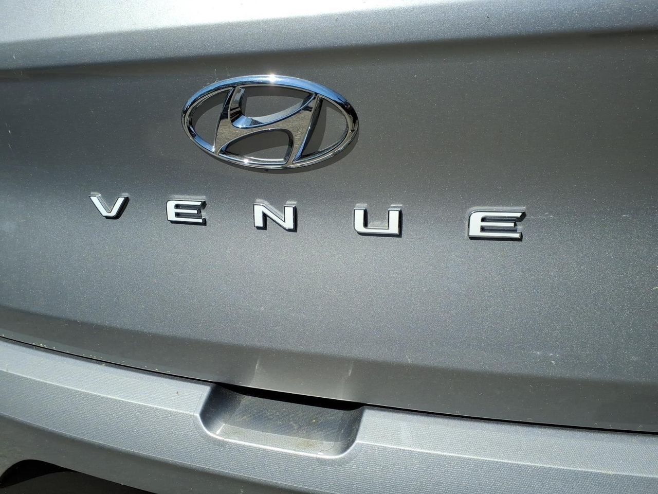 New 2026 Shimmering Silver Hyundai SE image 9