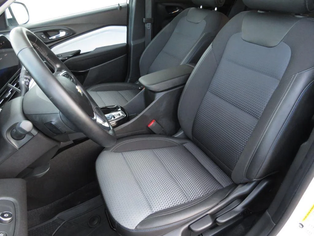 Used 2024 Summit White Chevrolet LT image 20