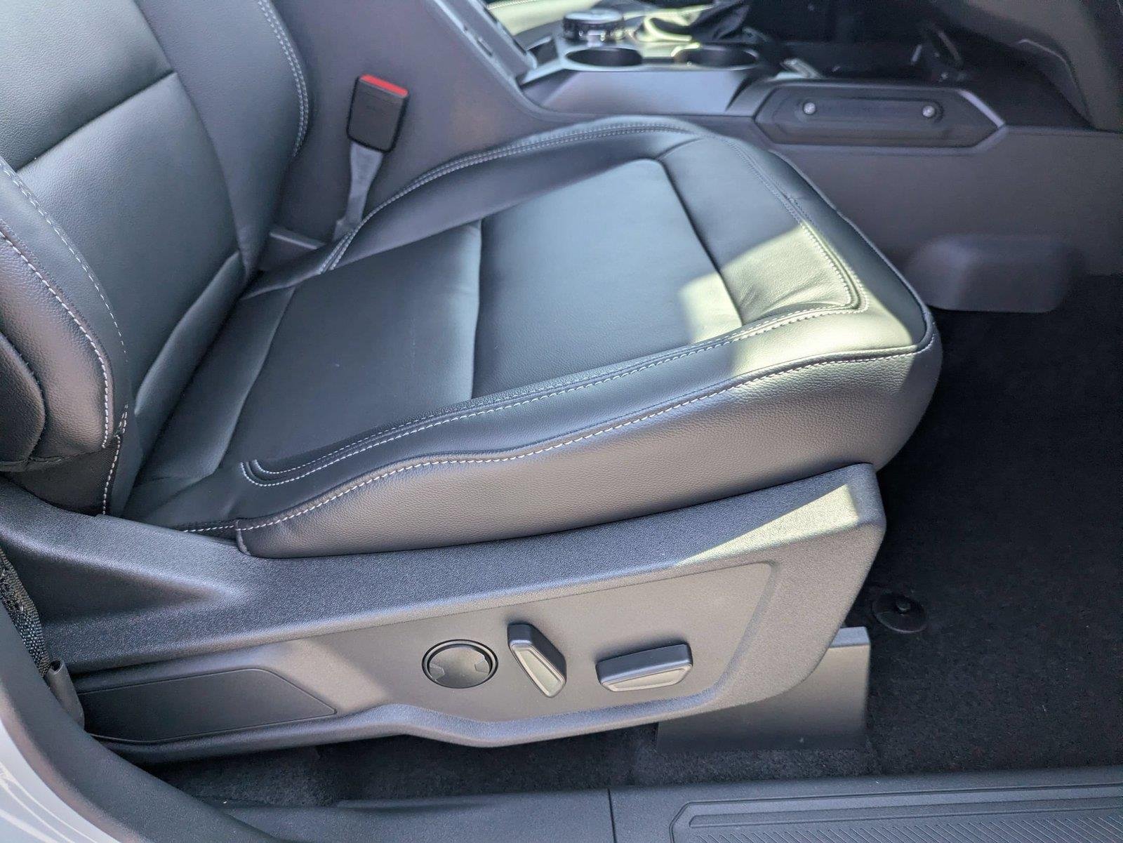 New 2026 Avalanche Gray Ford Outer Banks® image 33