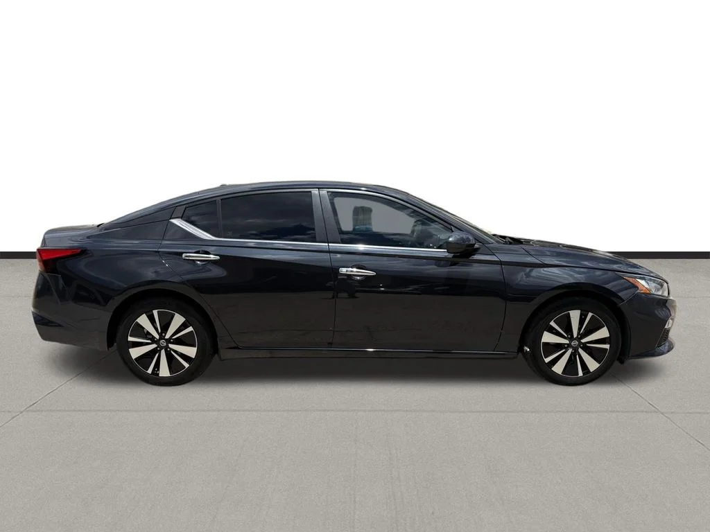 Used 2022 Storm Blue Metallic Nissan 2.5 SV image 4