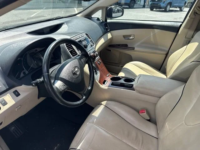 Used 2009 Gold Toyota Base image 2