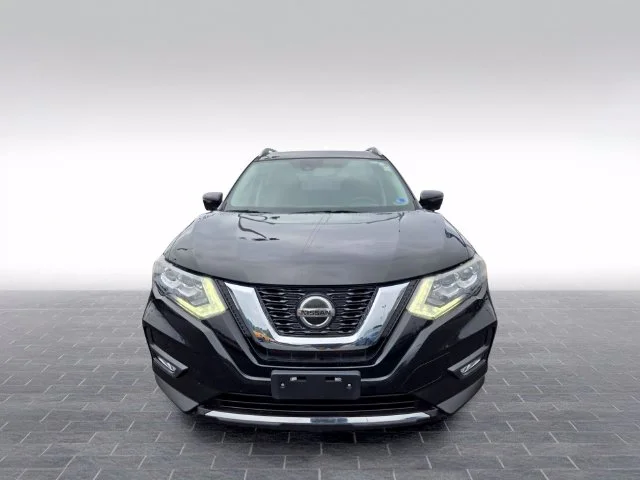 Used 2019 Black Nissan SL image 2