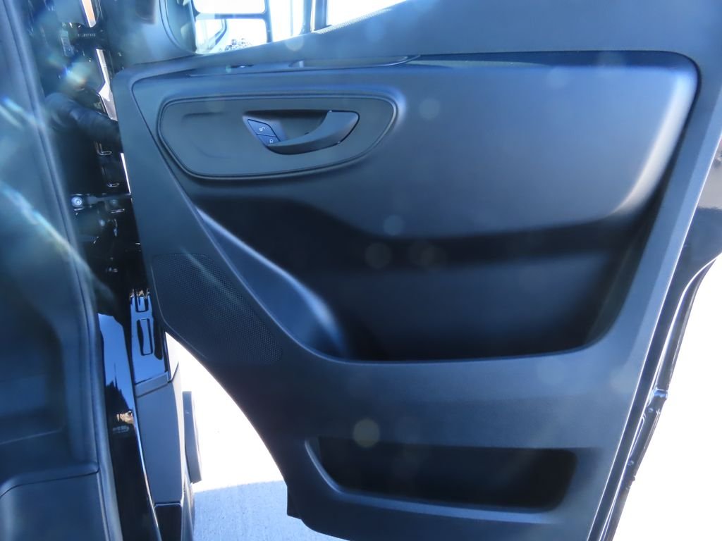 Used 2025  Mercedes-Benz Cargo 170 WB image 25