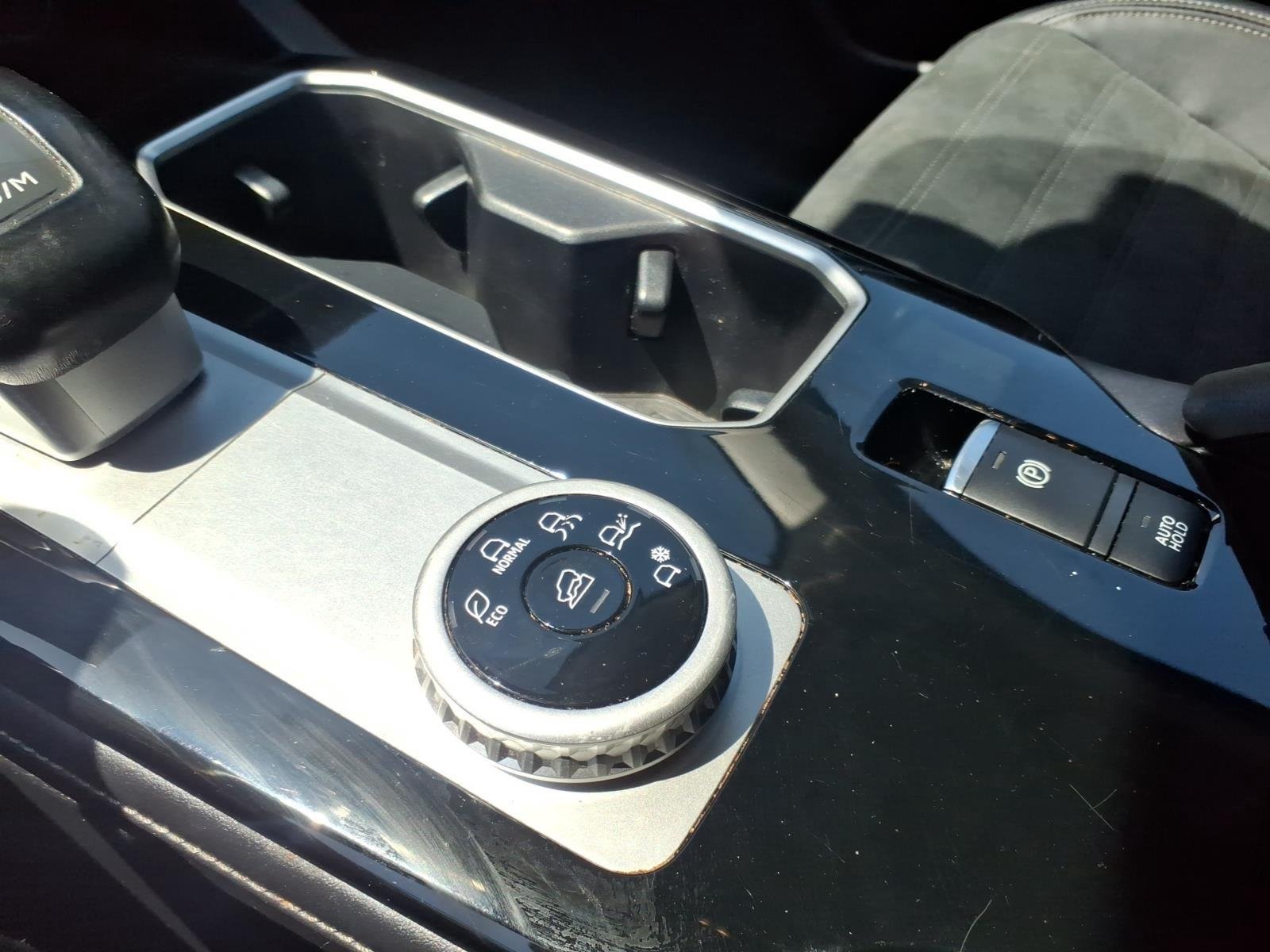 Used 2025  Mitsubishi SE image 8