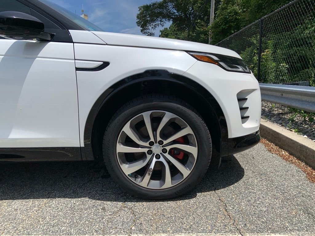 Used 2024 White Land Rover SE image 9