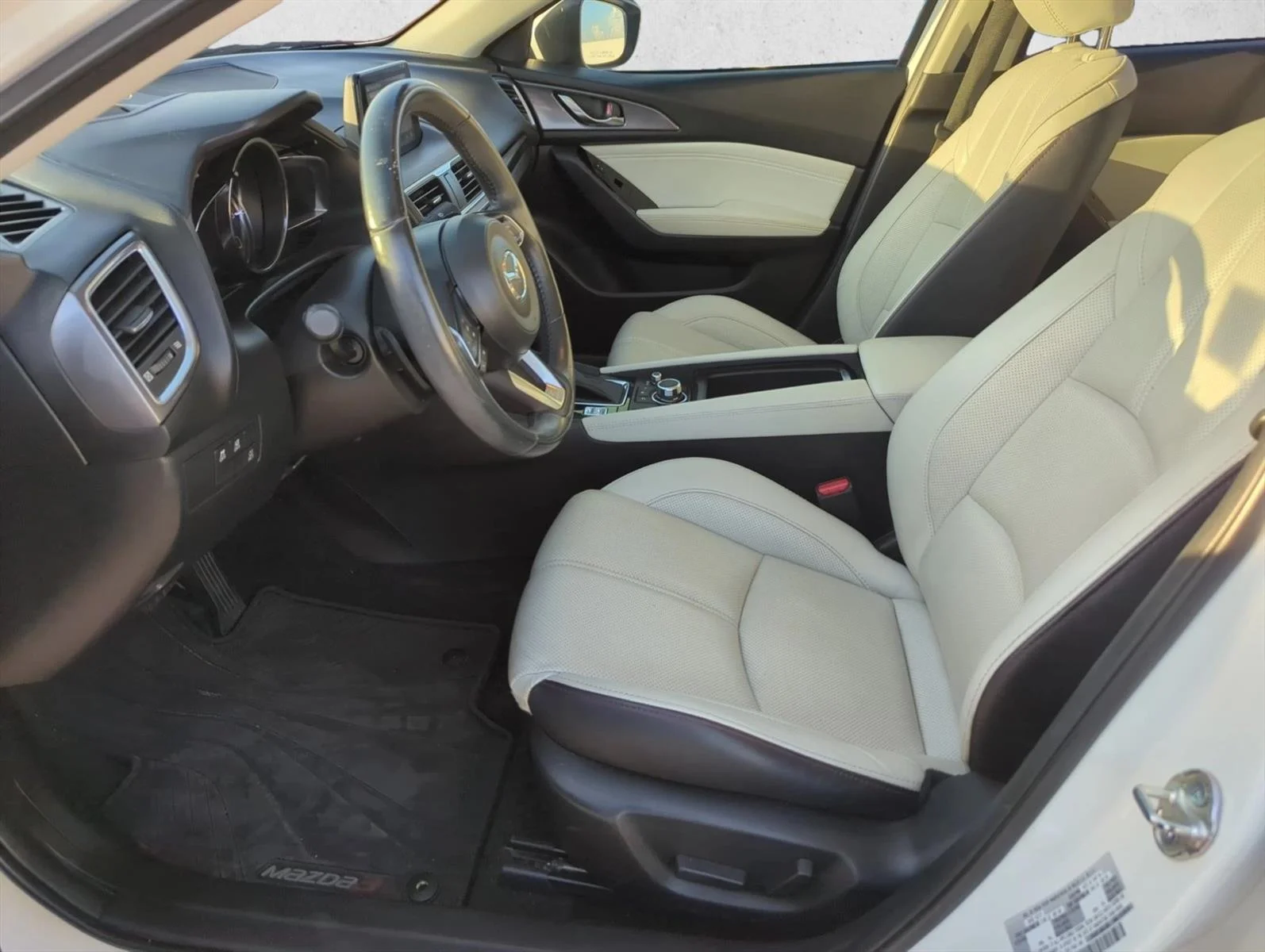 Used 2018 Snowflake White Pearl Mica Mazda Grand Touring image 12