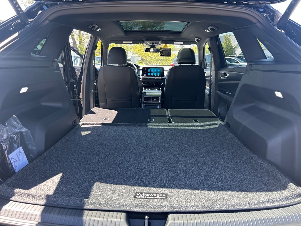 New 2026 Black Volkswagen 2.0T SEL Premium R-Line image 15