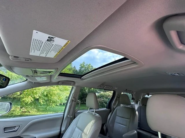 Used 2018 White Toyota XLE image 13