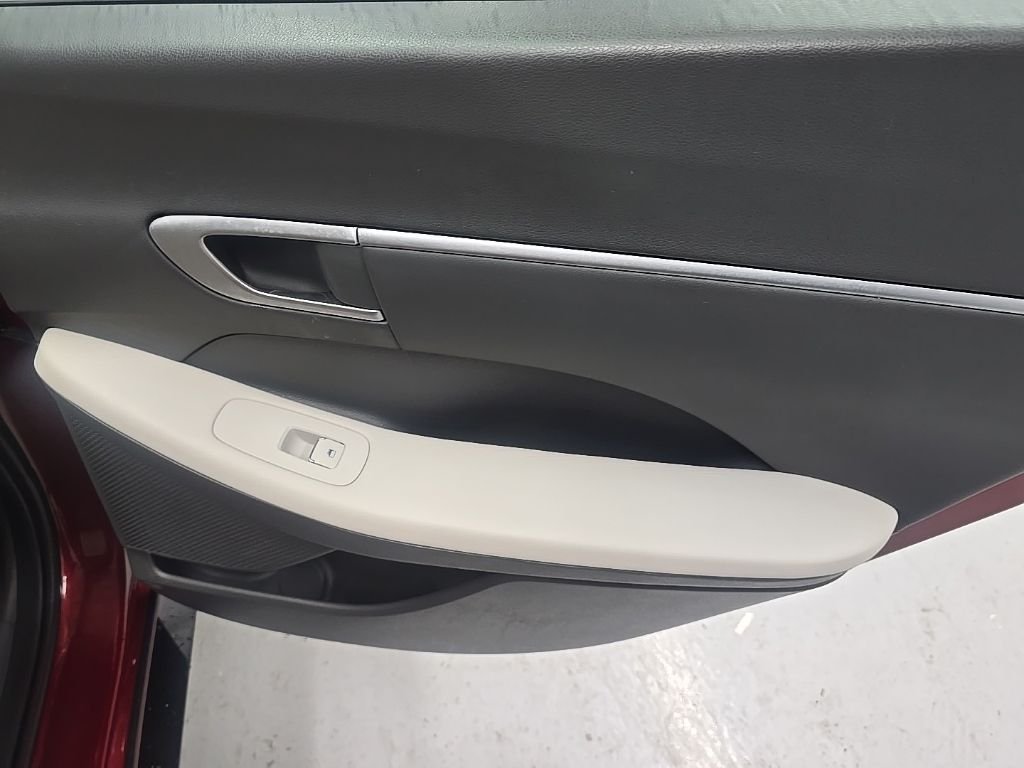 Certified Used 2025 Red Hyundai SEL image 21