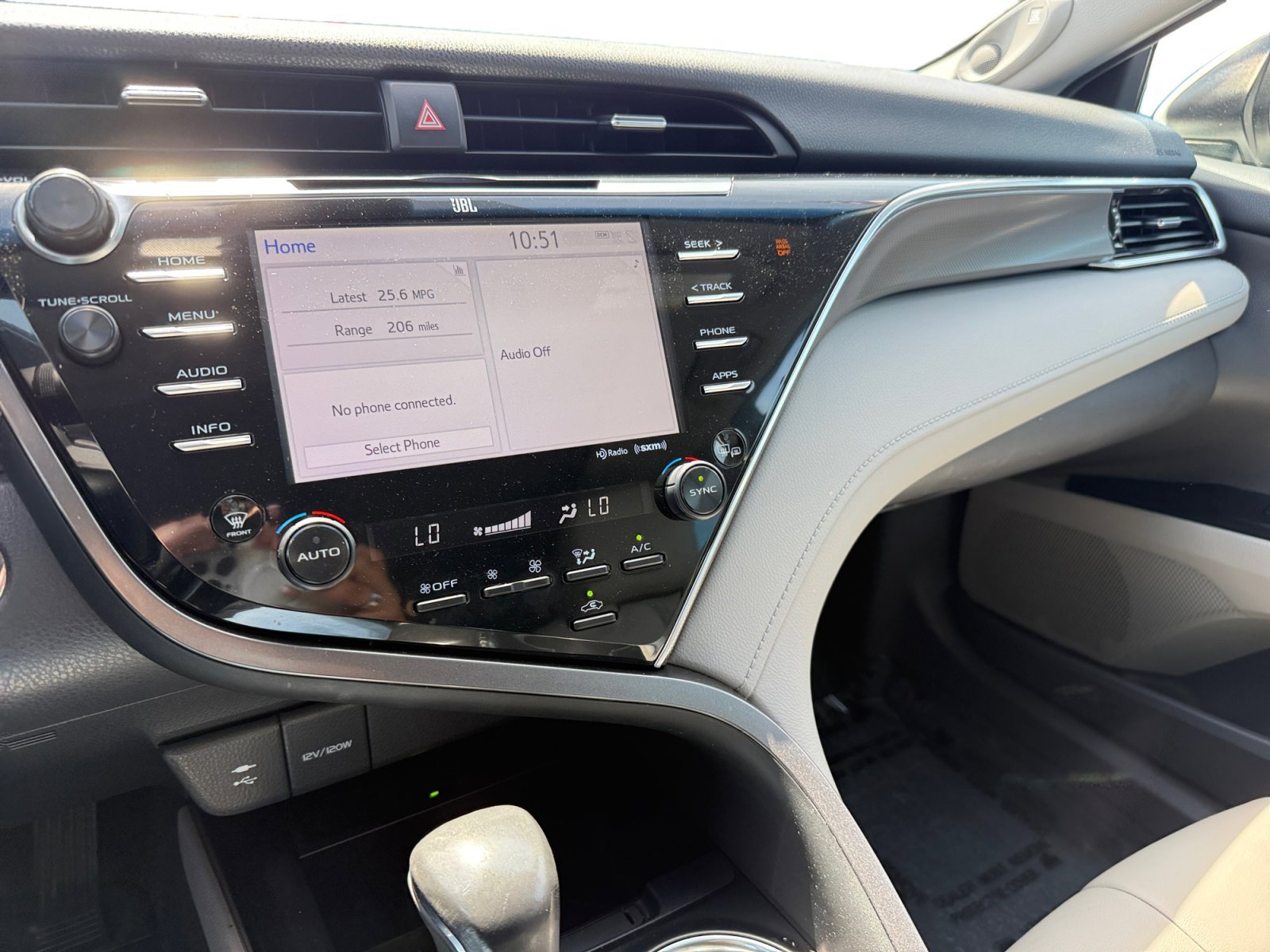 Used 2018 Pearl Toyota XSE V6 image 12
