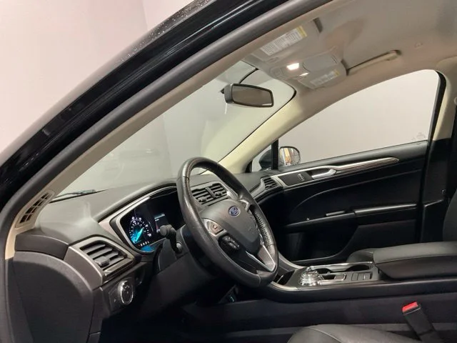Used 2018 Black Ford SE Luxury image 17