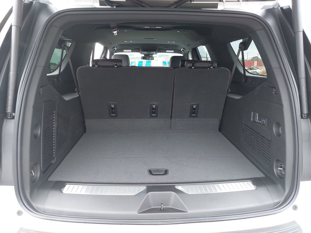 2025 Chevrolet Suburban Premier - Photo 12