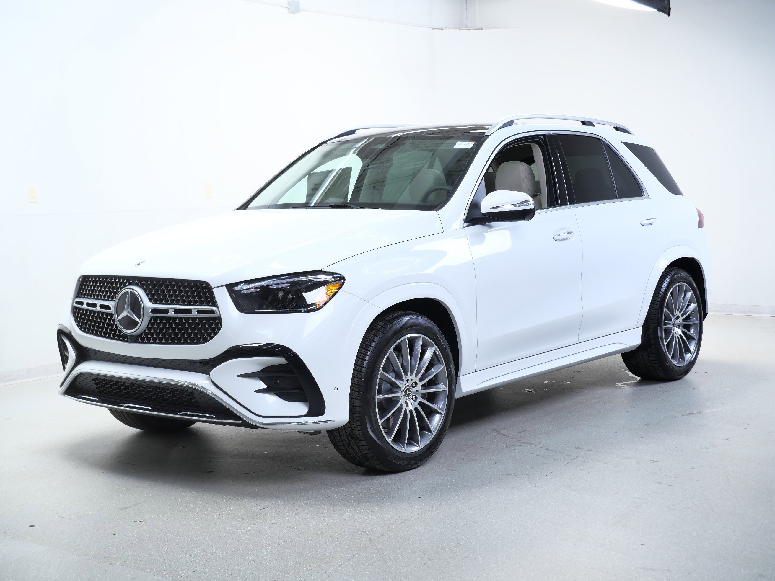 New 2026 MANUFAKTUR Moonlight White Metallic Mercedes-Benz GLE 350 image 4