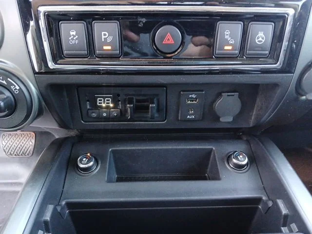 Used 2017 White Nissan Platinum Reserve image 37