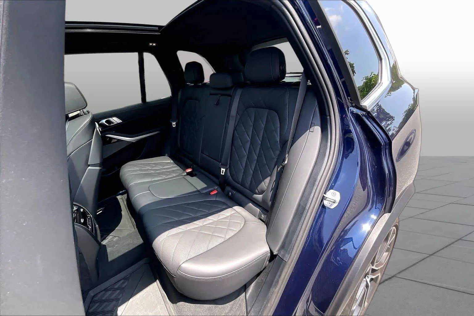 Used 2026 Tanzanite Blue II Metallic BMW xDrive40i image 21